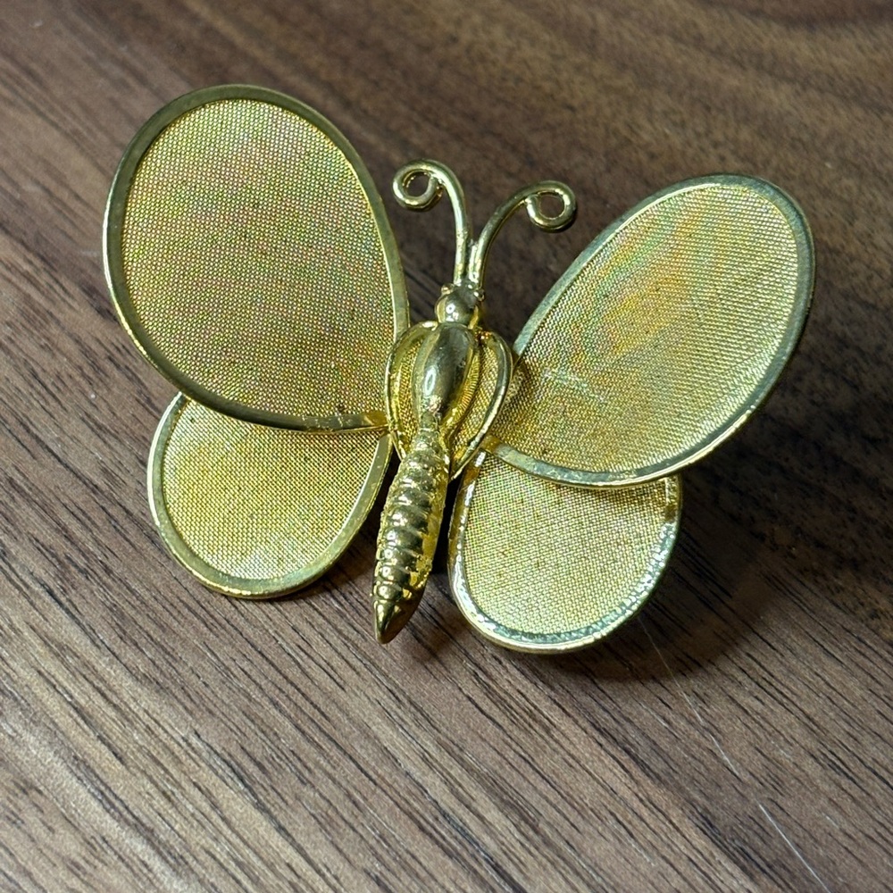 Vintage Gold tone movable Flapping spring screen wings butterfly brooch pin